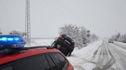 Más de la mitad de los 26 accidentes registrados desde el viernes en Navarra han sido salidas de vía Más de la mitad de los 26 accidentes registrados desde el viernes en Navarra han sido salidas de vía