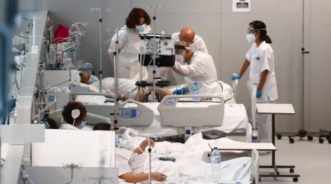 La incidencia se dispara a 435 y Sanidad notifica 61.422 nuevos casos y 401 muertes La incidencia se dispara a 435 y Sanidad notifica 61.422 nuevos casos y 401 muertes