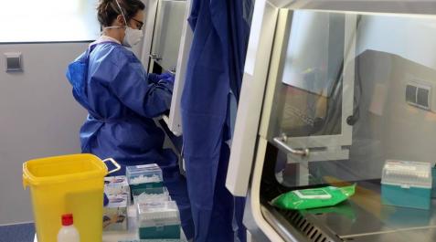 Fotos: La UCI del CHN en tiempos del coronavirus. Luz en la UCI tras días de tempestad
