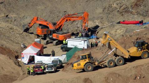 Fase final del rescate de Julen en el pozo de Málaga La montaña mantiene su pulso en la recta final del rescate de Julen