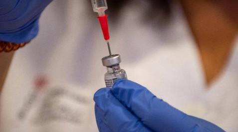 Pfizer pospone un día la próxima entrega de vacunas a España por una Pfizer pospone un día la próxima entrega de vacunas a España por una