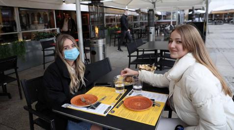 Las nuevas prohibiciones no gustan a los fumadores Las nuevas prohibiciones no gustan a los fumadores