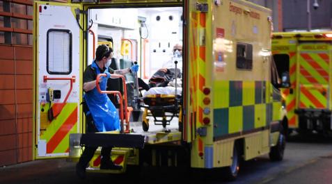 Reino Unido recurre a morgues de emergencia ante la saturación en hospitales Reino Unido recurre a morgues de emergencia ante la saturación en hospitales