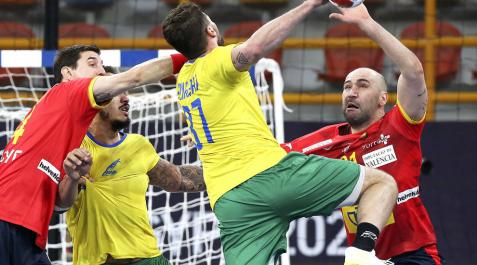 Los 'Hispanos' debutan con un agónico empate en el Mundial Los 'Hispanos' debutan con un agónico empate en el Mundial