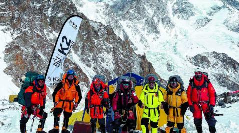 El K2 muestra sus dos caras El K2 muestra sus dos caras