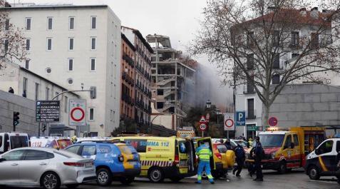 Una potente explosión derrumba un edificio en el centro de Madrid El edificio se encuentra en la calle Toledo