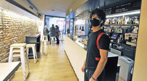 Los hosteleros se muestran “hundidos” por unas restricciones “que se veían venir” Los hosteleros se muestran “hundidos” por unas restricciones “que se veían venir”