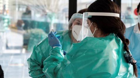 Los dentistas ofrecen su colaboración a Sanidad para acelerar la vacunación contra la covid-19 Los dentistas ofrecen su colaboración a Sanidad para acelerar la vacunación contra la covid-19