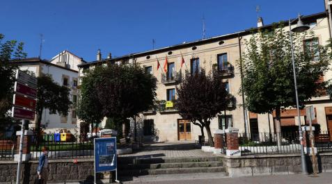 Imagen parcial del edificio del Ayuntamiento de Alsasua.