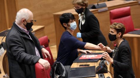 Aierdi, Saiz y Chivite, durante el pleno del Parlamento de Navarra Aierdi, Saiz y Chivite, durante el pleno del Parlamento de Navarra