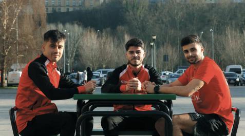 El cierre madrileño Tony Esribano, el ala jienense Dani Zurdo y el ala cordobés César Velasco han llegado esta temporada a Osasuna Magna. El cierre madrileño Tony Esribano, el ala jienense Dani Zurdo y el ala cordobés César Velasco han llegado esta temporada a Osasuna Magna.
