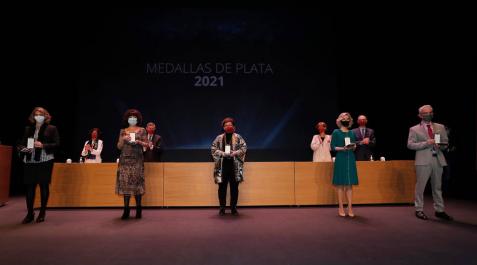 El acto de entrega se celebró en el Teatro del Museo, con la intervención del rector, Alfonso Sánchez-Tabernero; y Marta Ferrer, directora del departamento de Alergología e Inmunología Clínica de la Clínica Universidad de Navarra El acto de entrega se celebró en el Teatro del Museo, con la intervención del rector, Alfonso Sánchez-Tabernero; y Marta Ferrer, directora del departamento de Alergología e Inmunología Clínica de la Clínica Universidad de Navarra