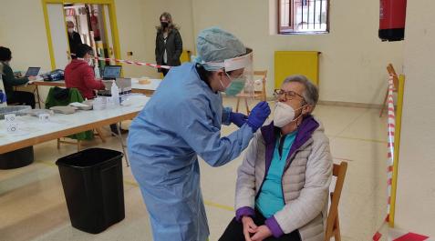Salud realiza un cribado a 225 vecinos de Mañeru con test de antígenos Salud realiza un cribado a 225 vecinos de Mañeru con test de antígenos