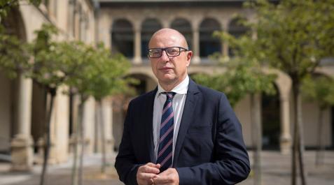 Carlos Gimeno: “No estaría más cómodo gobernando con NA+, nuestra visión educativa no tiene nada que ver” Carlos Gimeno: “No estaría más cómodo gobernando con NA+, nuestra visión educativa no tiene nada que ver”