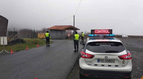 La Guardia Civil cierra la frontera de Navarra con Francia La Guardia Civil cierra la frontera de Navarra con Francia
