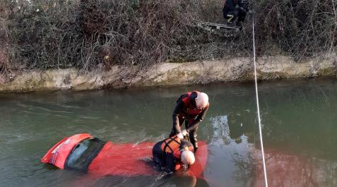 Dos personas mueren tras caer con su vehículo al Canal de Lodosa Dos personas mueren tras caer con su vehículo al Canal de Lodosa
