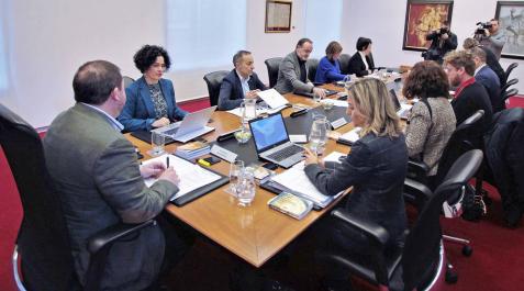 Sesión de la Mesa y Junta de Portavoces del Parlamento de Navarra Sesión de la Mesa y Junta de Portavoces del Parlamento de Navarra