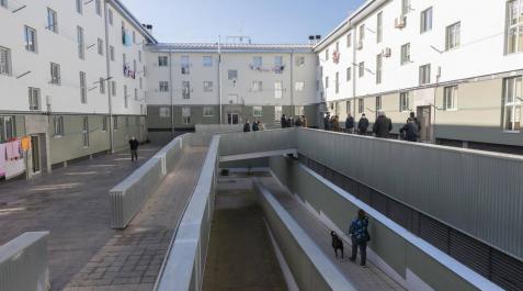 Estado actual de los bloques conocidos como Scalextric del barrio de Lourdes de Tudela, tras las obras de mejora en la eficiencia energética de sus viviendas. Estado actual de los bloques conocidos como Scalextric del barrio de Lourdes de Tudela, tras las obras de mejora en la eficiencia energética de sus viviendas.
