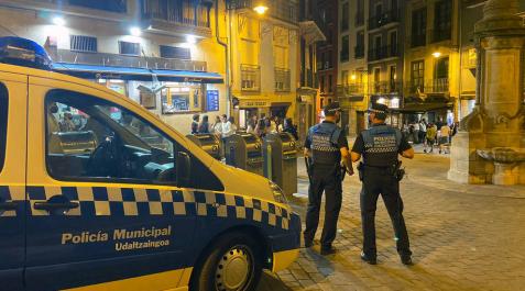 NAVARRA.-Policía Municipal de Pamplona realiza esta noche más de 60 denuncias, la mayoría por no llevar mascarilla o por botellón NAVARRA.-Policía Municipal de Pamplona realiza esta noche más de 60 denuncias, la mayoría por no llevar mascarilla o por botellón