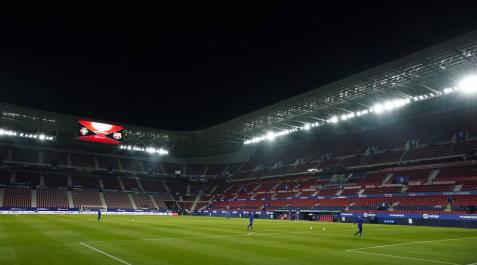El Sadar muestra su nueva iluminación en el Osasuna-Barcelona El nuevo Sadar brilló más que nunca