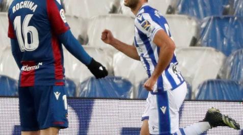La Real gana por la mínima a un Levante que pudo salir goleado La Real gana por la mínima a un Levante que pudo salir goleado