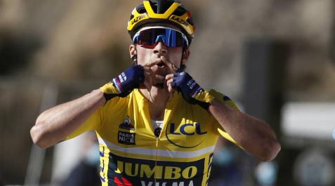 Roglic entra en meta en Valdeblore La Colmiane. Roglic entra en meta en Valdeblore La Colmiane.