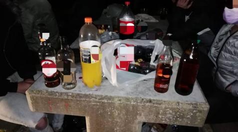 Quince detenidos por un botellón en Oteiza y otros cuatro, en Lesaca Quince detenidos por un botellón en Oteiza y otros cuatro, en Lesaca