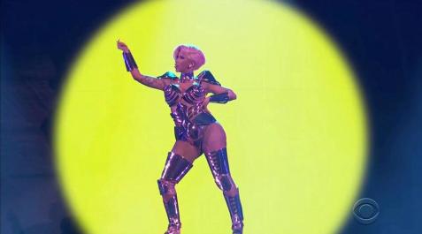 Beyoncé y Taylor Swift triunfan en los Grammy Los Grammy evitaron recrear una gala de grandes dimensiones y apostaron por reinventarse con un formato reducido que cedió todo el protagonismo a la música.