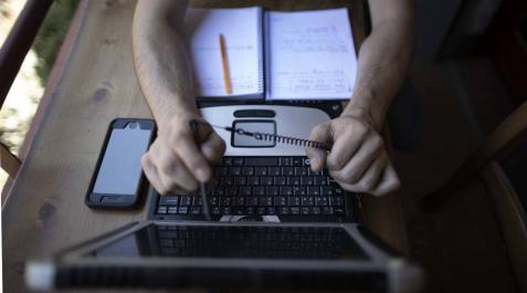 El Gobierno negocia para intentar sacar esta semana la ley de teletrabajo El Gobierno negocia para intentar sacar esta semana la ley de teletrabajo