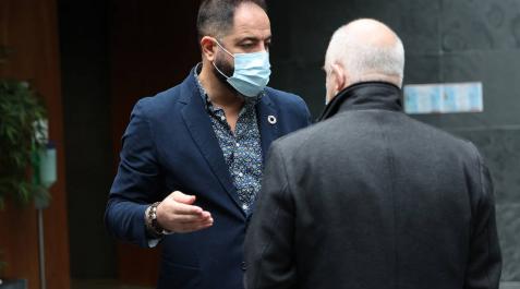 Alzórriz pide a Esparza que Alzórriz pide a Esparza que