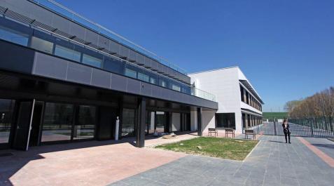Fotos del nuevo centro sociosanitario de Cizur Menor La residencia geriátrica cuenta con 176 plazas, de las que 44 son residenciales sanitarias pensadas para convalecencias rehabilitadoras de media y larga duración