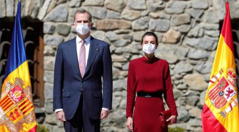 Visita de los Reyes de España a Andorra Las máximas autoridades andorranas han recibido este jueves a mediodía a los Reyes Don Felipe y Doña Letizia, de visita oficial en el Principado, donde se recibe por primera vez a un jefe de Estado español.