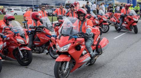 Policías forales motorizados durante la Vuelta Ciclista a Pamplona. Policías forales motorizados durante la Vuelta Ciclista a Pamplona.