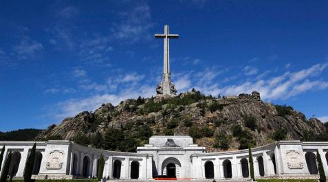 El Congreso pide exhumar los restos de Franco del Valle de los Caídos El Congreso pide exhumar los restos de Franco del Valle de los Caídos