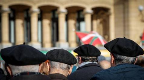 Varios hombres vascos, miembros de la asamblea de pensionistas de Alderdi Eder en San Sebastián, en enero de 2020. Varios hombres vascos, miembros de la asamblea de pensionistas de Alderdi Eder en San Sebastián, en enero de 2020.