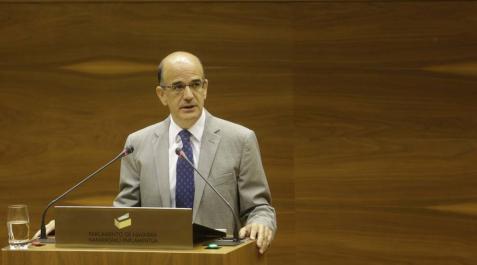 Vesarte entrega un retrato de Alberto Catalán para que no se haga con Vesarte entrega un retrato de Alberto Catalán para que no se haga con