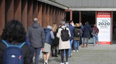 Primer día de la campaña presencial de la declaración de la renta La campaña se prolongará hasta el 23 de junio