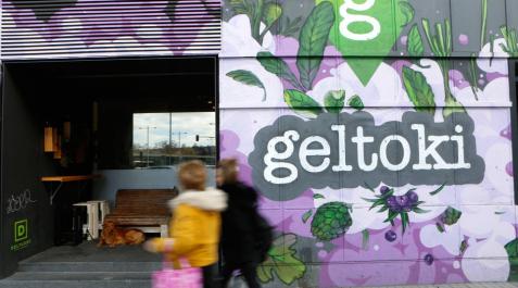 El espacio Geltoki abrió sus puertas el 9 de junio de 2018 en la vieja estación de autobuses. El espacio Geltoki abrió sus puertas el 9 de junio de 2018 en la vieja estación de autobuses.
