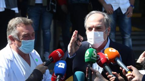 Gabilondo abandona el hospital tras un día ingresado por una arritmia Gabilondo abandona el hospital tras un día ingresado por una arritmia