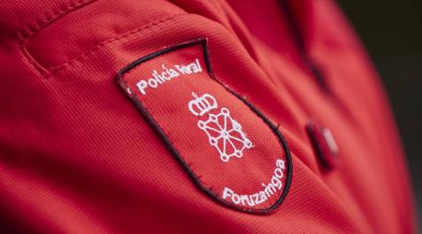 Detalle de la chaqueta de un agente de la Policía Foral de Navarra. Detalle de la chaqueta de un agente de la Policía Foral de Navarra.