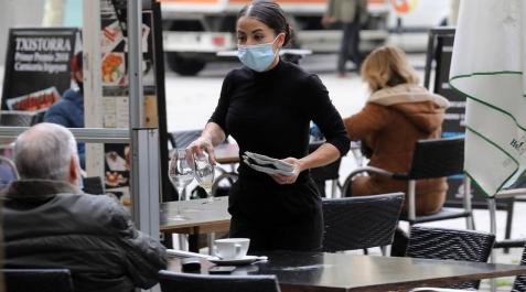 Imágenes de la reapertura de las terrazas de hostelería en Navarra Barañáin, Pamplona, Estella y Tudela, así como el resto de la Comunidad foral, recibieron con visitantes la reapertura de las terrazas de los establecimientos hosteleros este jueves, 26 de noviembre.