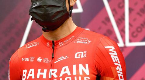 Mikel Landa, trasladado a un hospital tras una dura caída en el Giro de Italia Mikel Landa, trasladado a un hospital tras una dura caída en el Giro de Italia