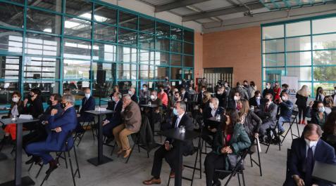 Asistentes al acto de presentación del nuevo DN Management en la rotativa de Diario de Navarra.