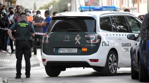 La Guardia Civil investiga el presunto asesinato de una madre de 28 años de edad y de su hijo de 7, cuyos cadáveres han sido hallados este lunes en su casa de Sa Pobla, en Mallorca. La Guardia Civil investiga el presunto asesinato de una madre de 28 años de edad y de su hijo de 7, cuyos cadáveres han sido hallados este lunes en su casa de Sa Pobla, en Mallorca.