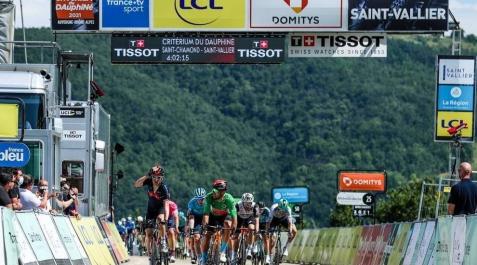 Geraint Thomas sorprende a Colbrelli en un final de Geraint Thomas sorprende a Colbrelli en un final de