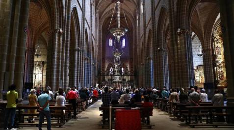Fotos de la celebración del Corpus Christi en la catedral de Pamplona Galería de fotos de la celebración del Corpus Christi, este año sin procesiones en las calles