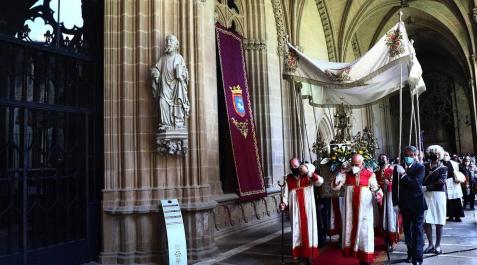 Fotos de la celebración del Corpus Christi en la catedral de Pamplona Galería de fotos de la celebración del Corpus Christi, este año sin procesiones en las calles