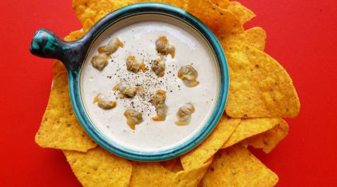 Imagen del Dip de berberechos con nachos