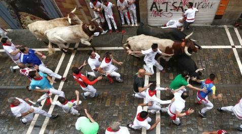 Fotos del primer encierro de San Fermín 2018 Imágenes del primer encierro de los sanfermines 2018 protagonizado por toros de Puerto de San Lorenzo.