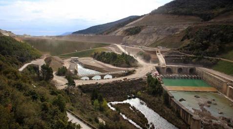 Obras del cuerpo de la nueva presa de recrecimiento del embalse de Yesa Imágenes del estado de las obras del cuerpo de le nueva presa de Yesa, que ha alcanzado ya los 76 metros de la antigua.